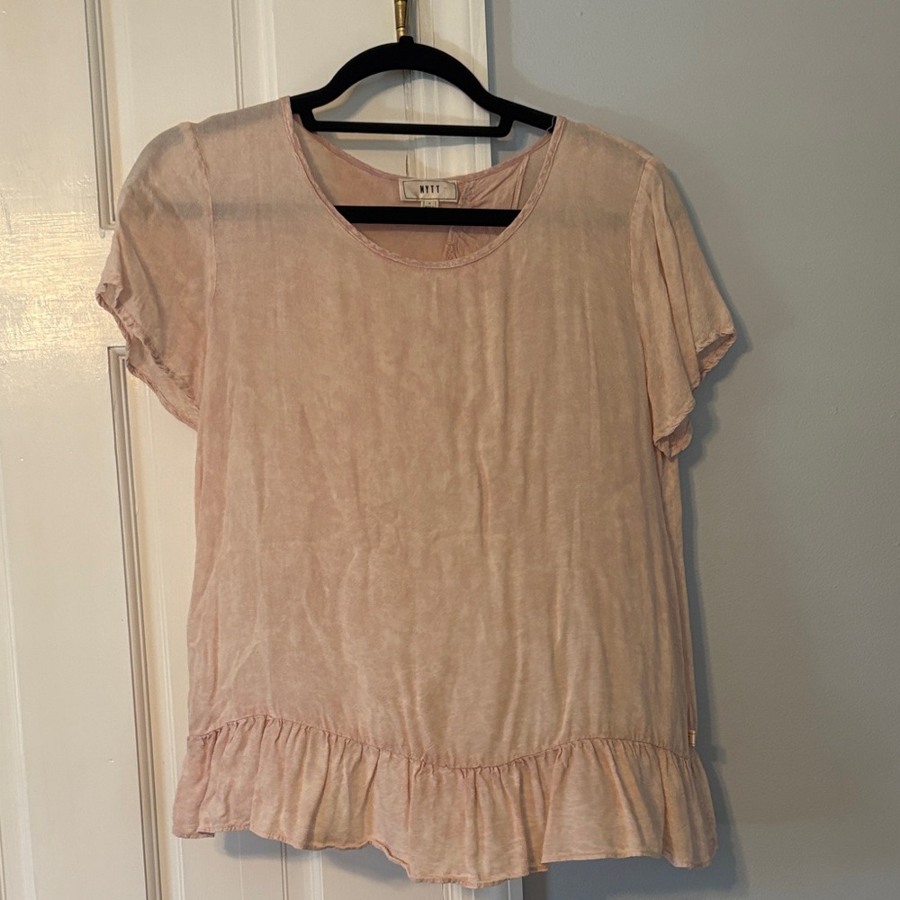 NYTT Blush Ruffle Hem Blouse
